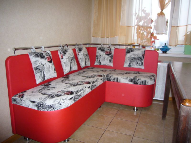 красный кухонный уголок в Мурманске