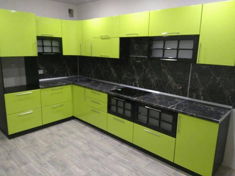 зеленый кухонный гарнитур в Мурманске