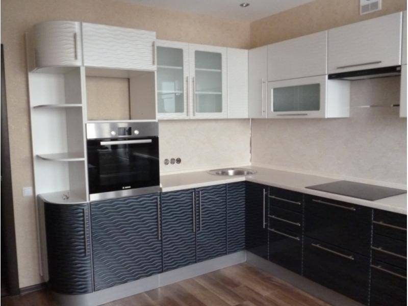 угловая кухня с фрезеровкой 3д в Мурманске