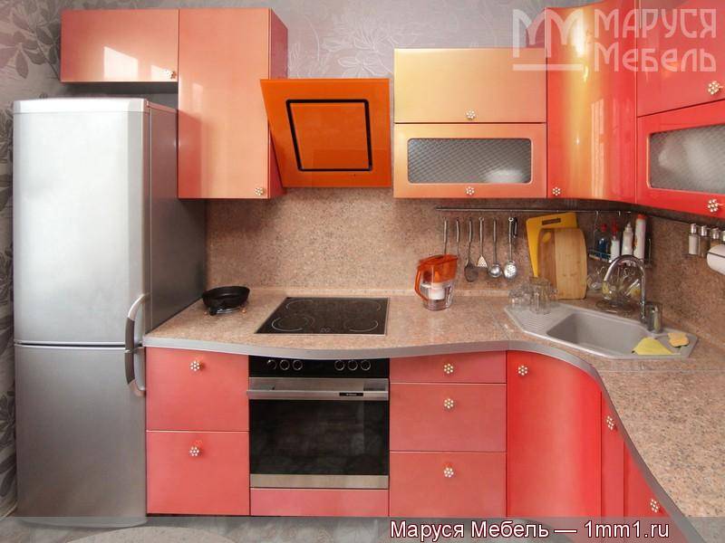 коралловая кухня из мдф с эффектом хамелеона в Мурманске