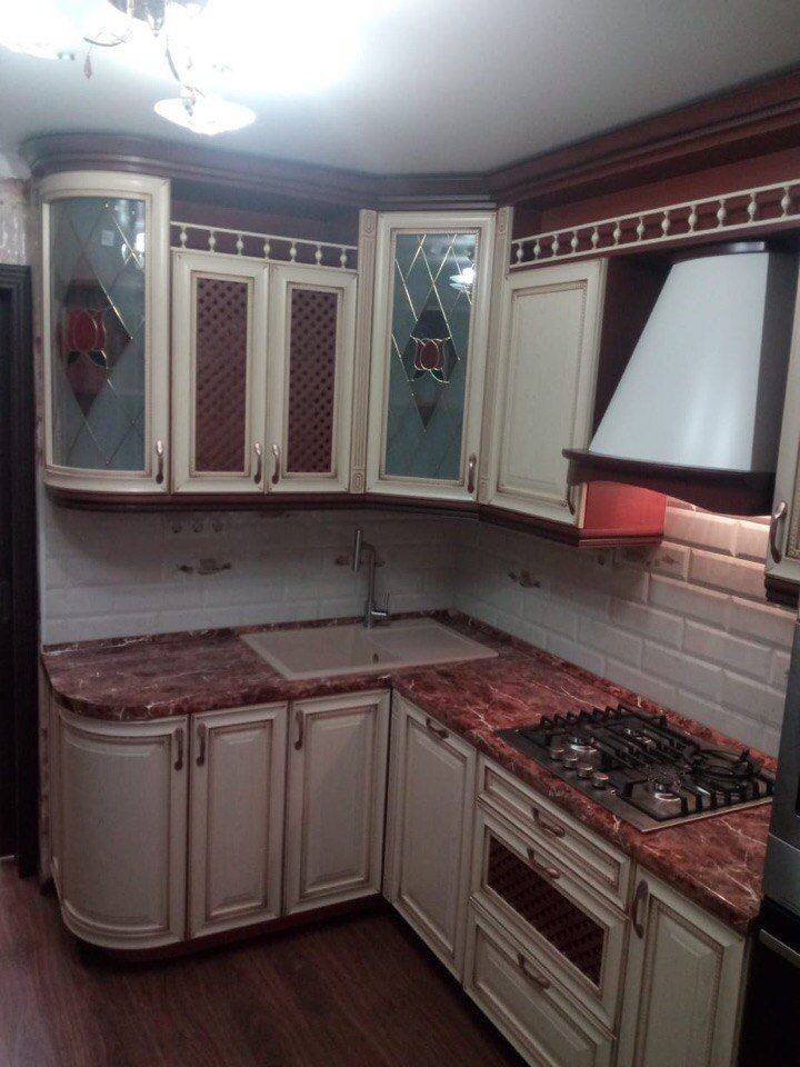 угловая маленькая кухня в Мурманске