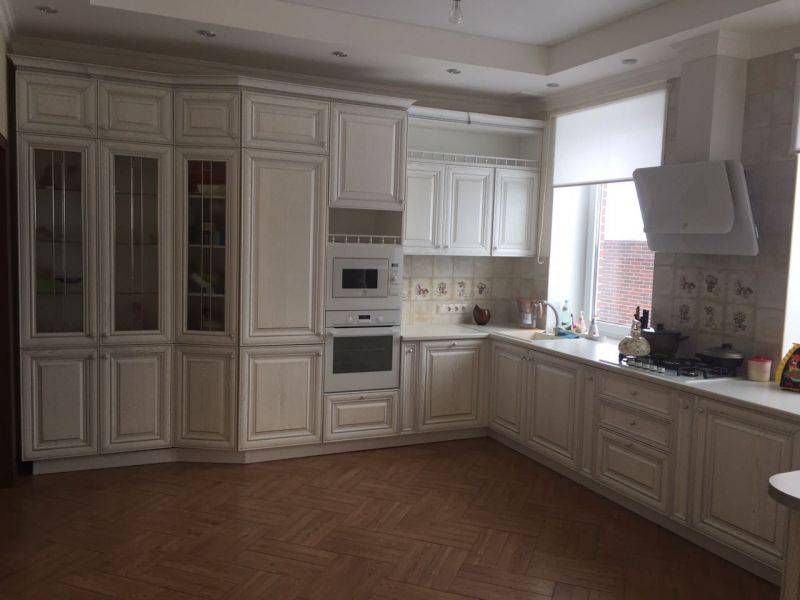 классическая белая кухня в Мурманске