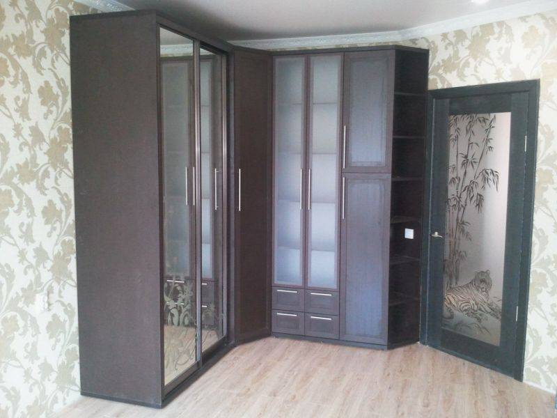 большой угловой шкаф в коридор в Мурманске