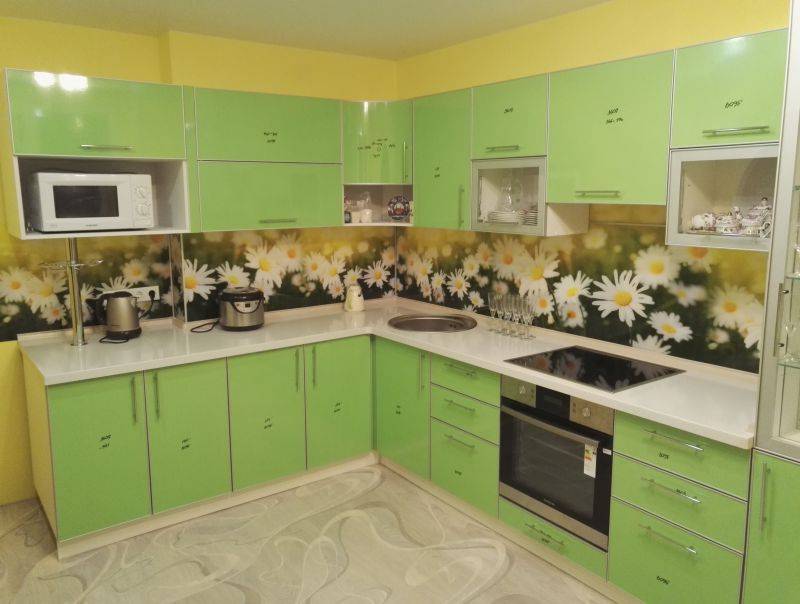 угловая кухня зеленая в Мурманске
