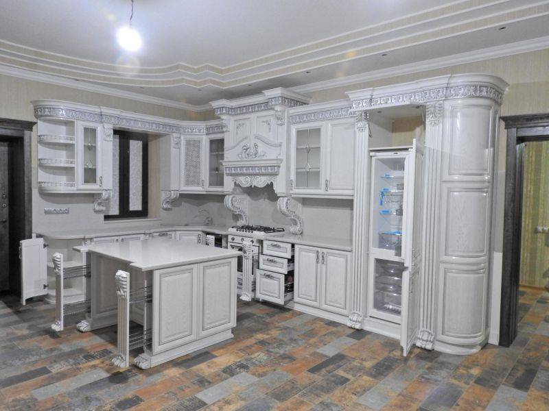 кухня угловая из массива классическая в Мурманске