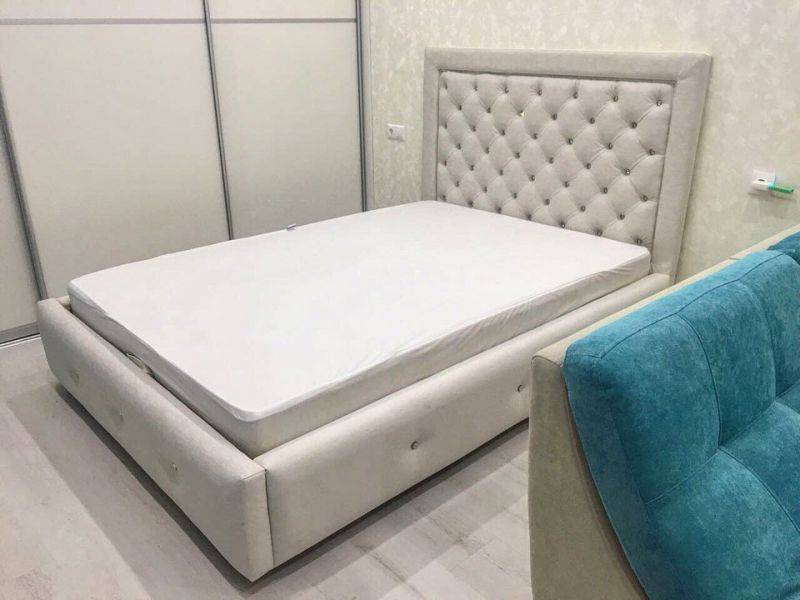 мягкая кровать со стразами в Мурманске