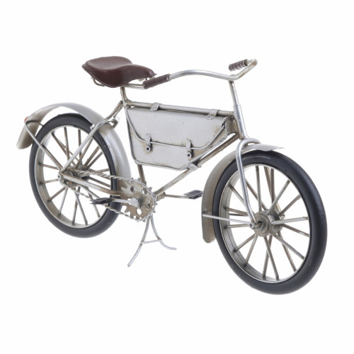 модель bicycle серебристого цвета в Мурманске